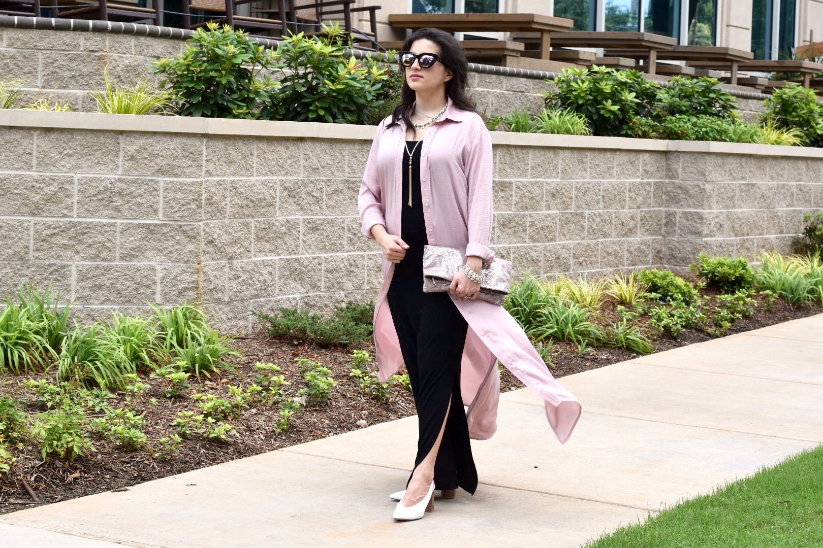 Black Old Navy dress with blush pink forever 21 duster with free people sunglasses