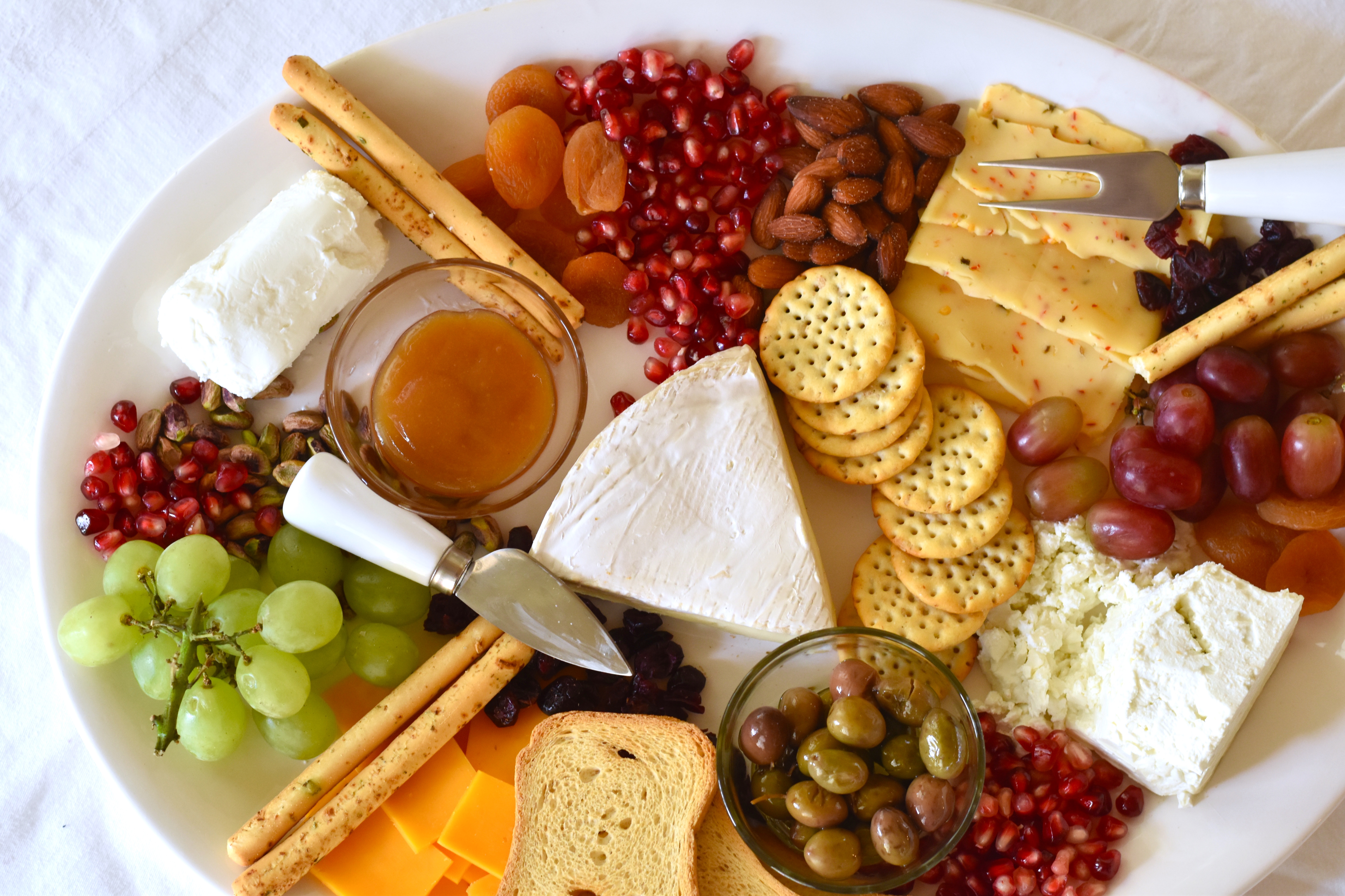 A2F Cheeseboard with condiments