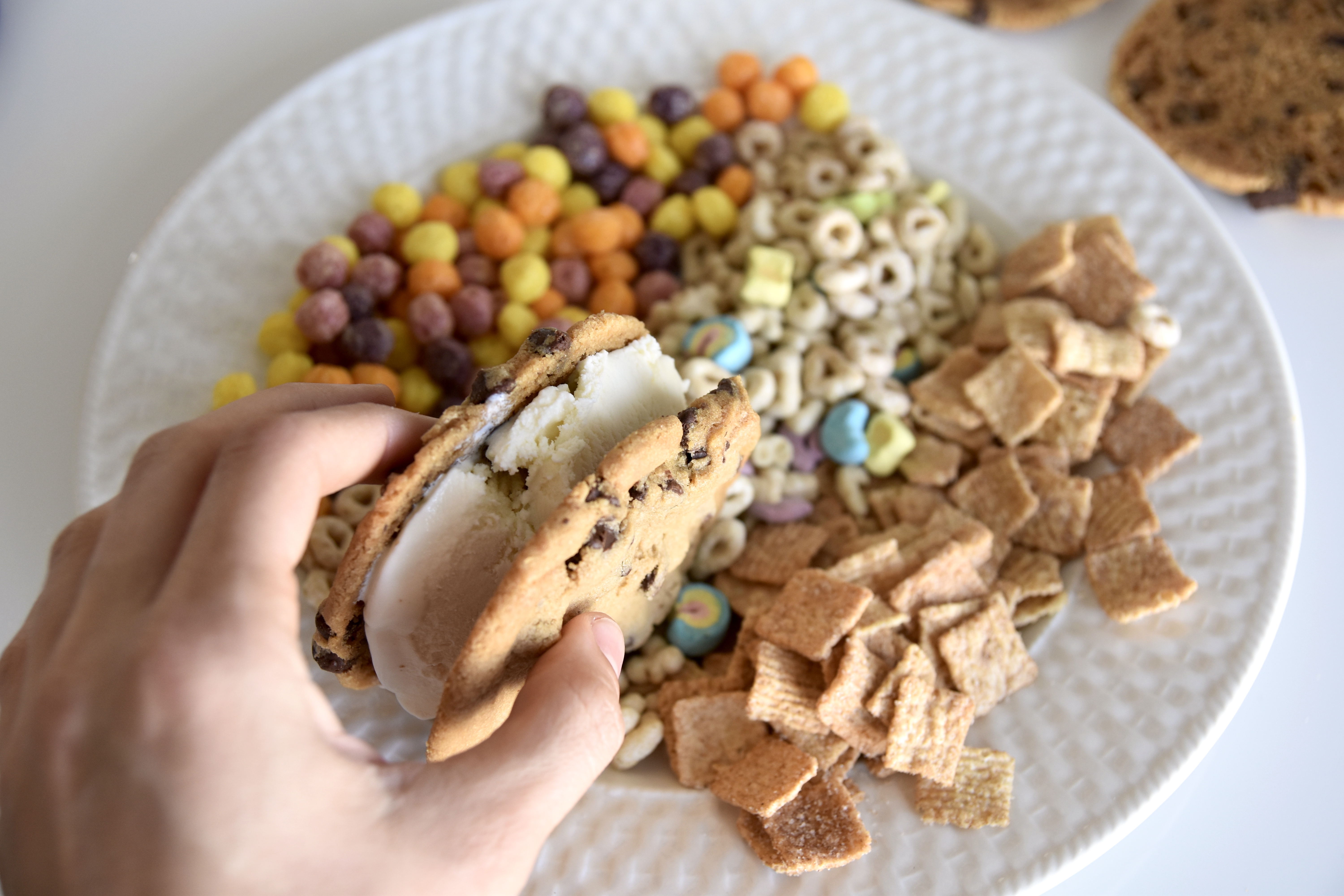 roll sandwich in cereal