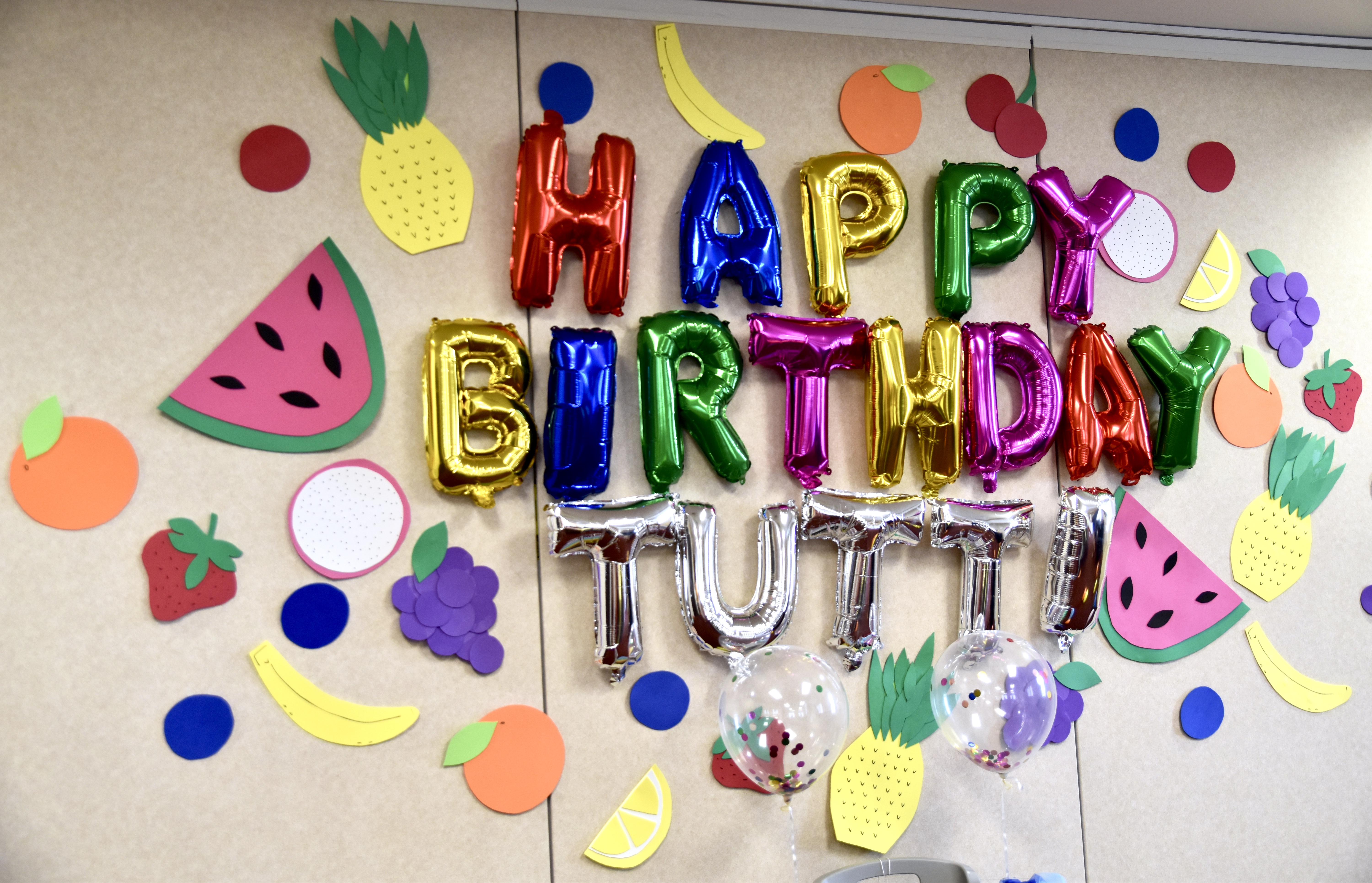 Decorations with balloons and fruit on the walls