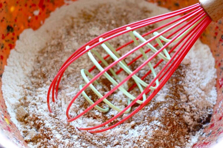 GINGER SNAPS AND PUMPKIN CHEESECAKE DIP