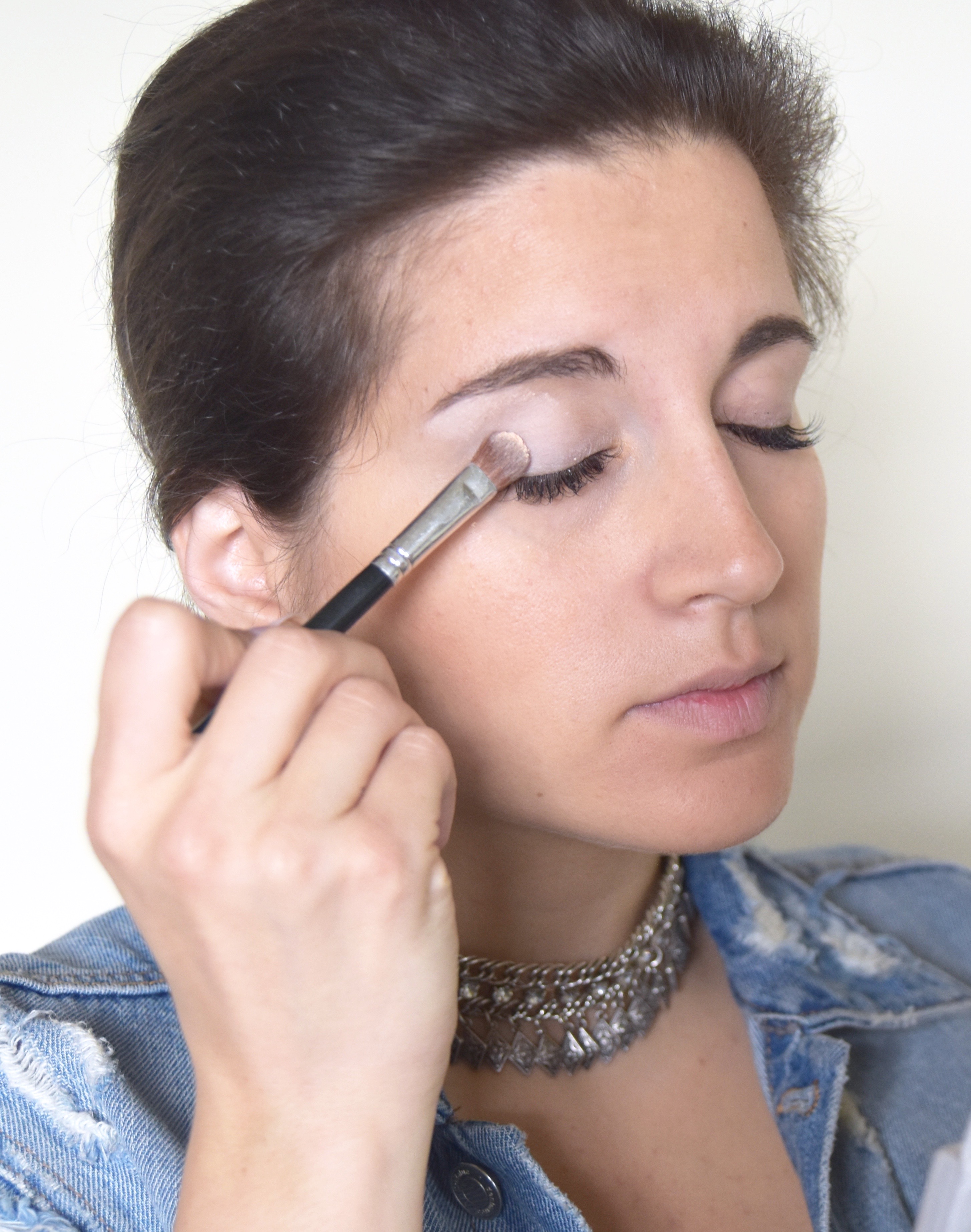 Monochromatic Look add white